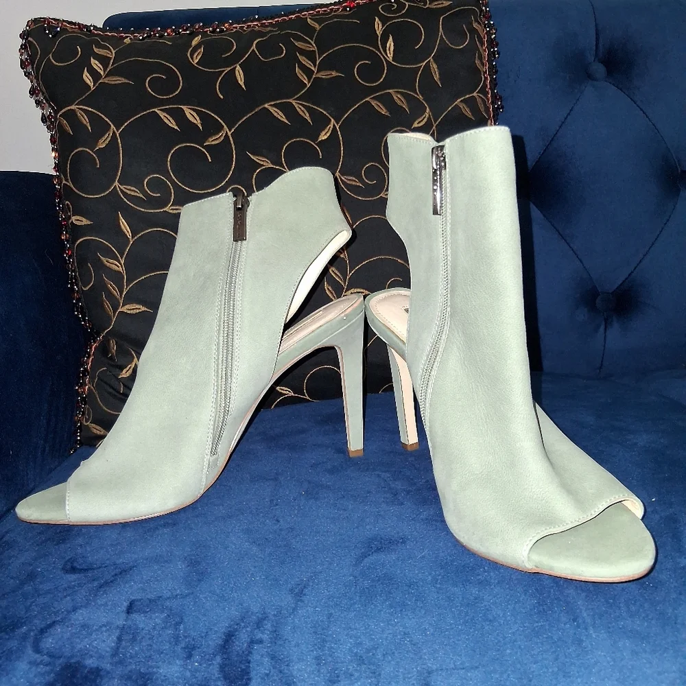 EUC BCBGeneration Size 9.5 Sage Green Cornelius Corset Boots!